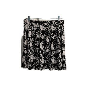 Susan Graver skort size large liquid knit fabric